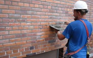 tuckpointing contractor during work